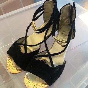 Black criss cross strapped sandals size 6.5